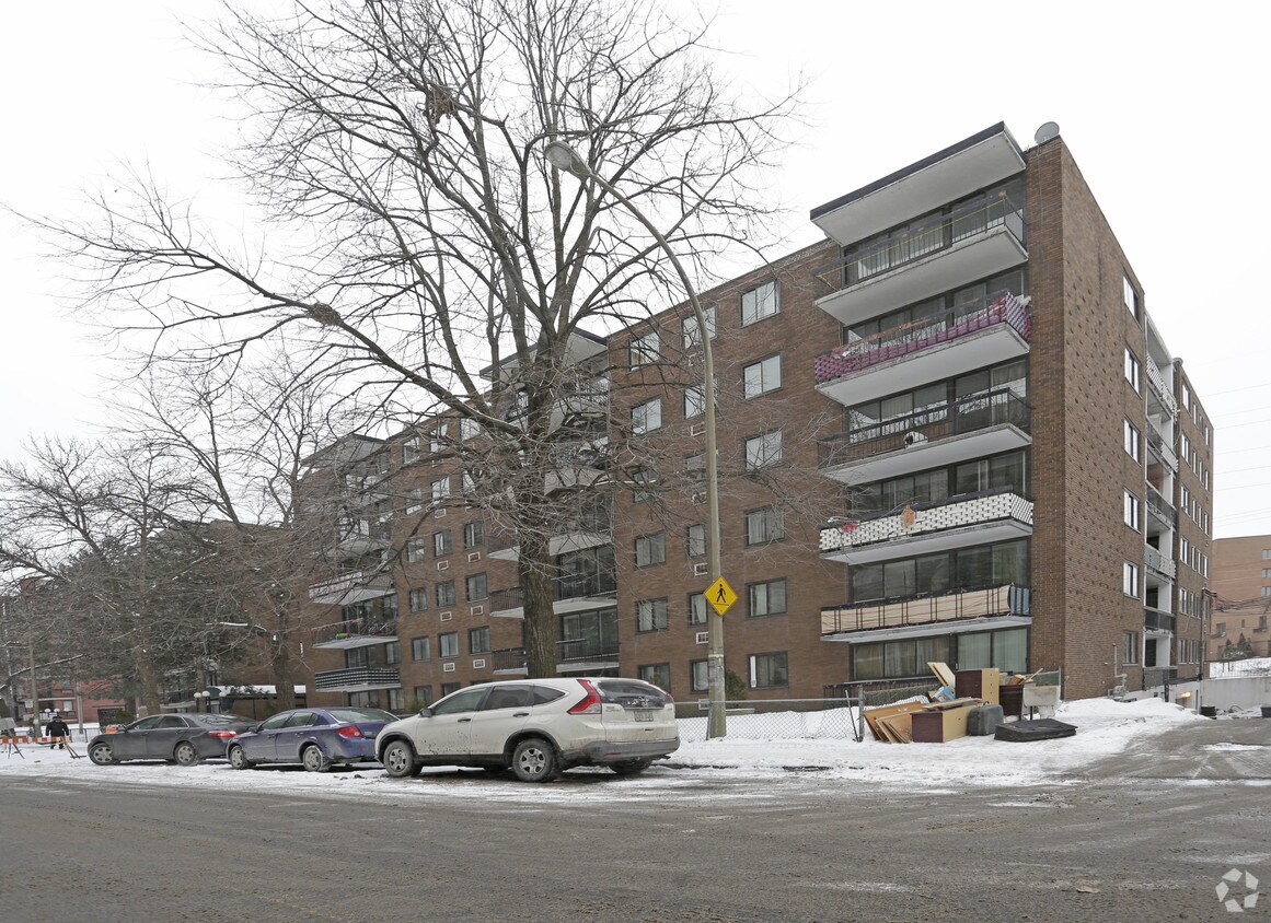 10200 de BoisdeBoulogne, Montréal, QC H4N 1K7 Apartments 10200 de