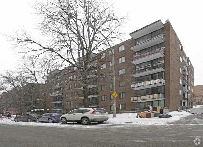 Building Photo - 10200 Av de Bois-de-Boulogne