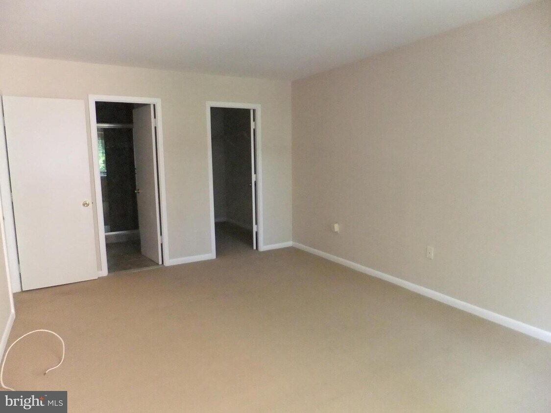 Foto principal - 1640 Oakwood Dr