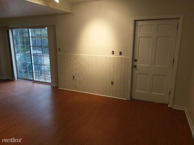 Building Photo - 431 Whispering Hills Dr
