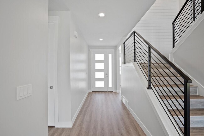 Foto del edificio - Cozy, Bright, and Spacious Home Nestled in Midway