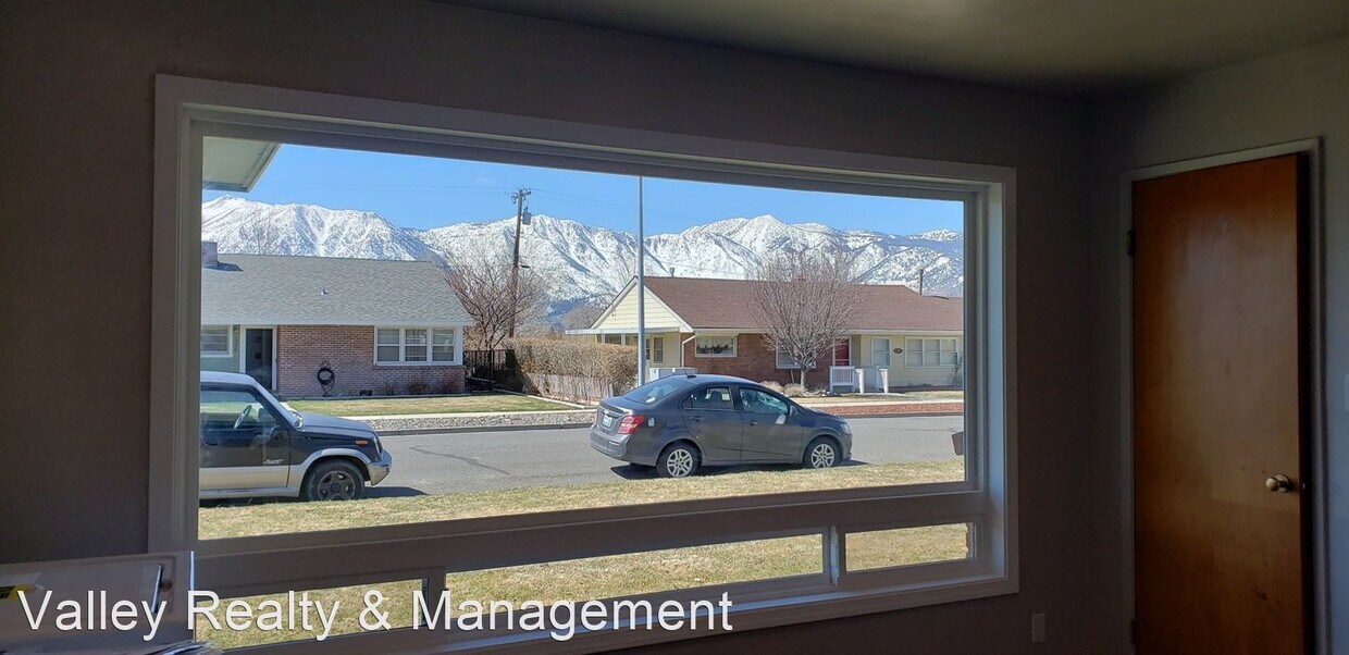 Building Photo - 3 br, 2 bath Apartment - 1393 Meadow Lane