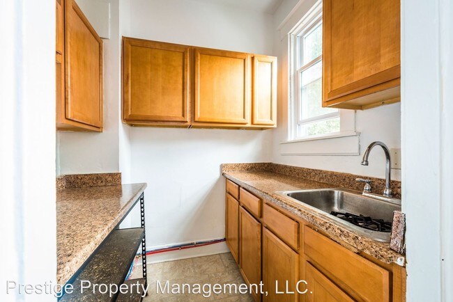 Building Photo - 6 br, 2.5 bath Apartment - 2326 Stratford