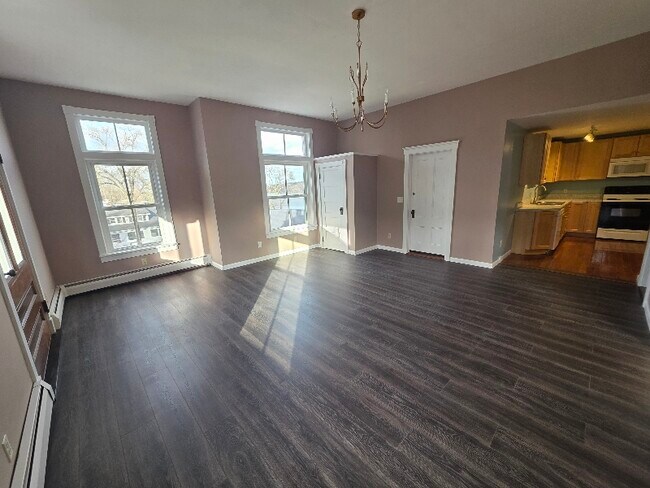 Building Photo - 296 Main St