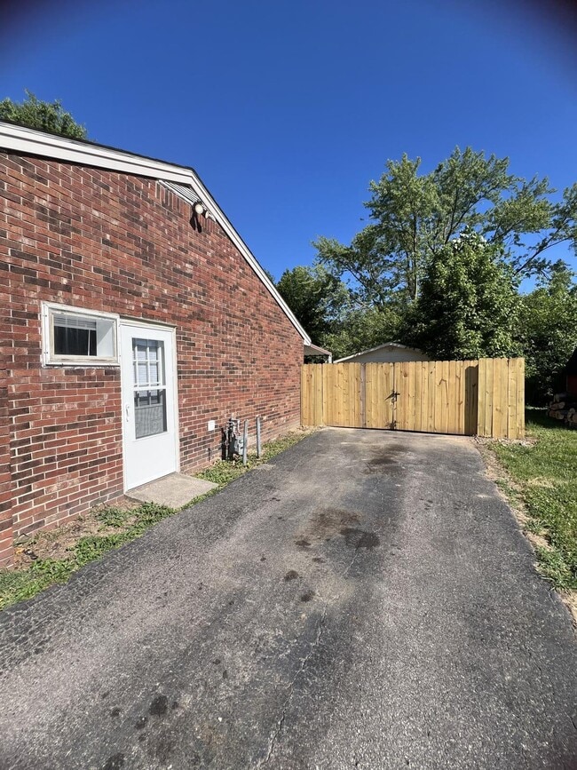 Building Photo - 13915 Petwood Blvd