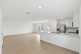Building Photo - 629 Craven St