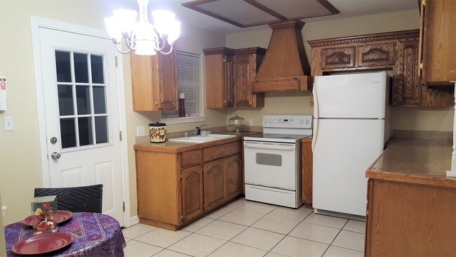 Building Photo - 2300 N Erica St