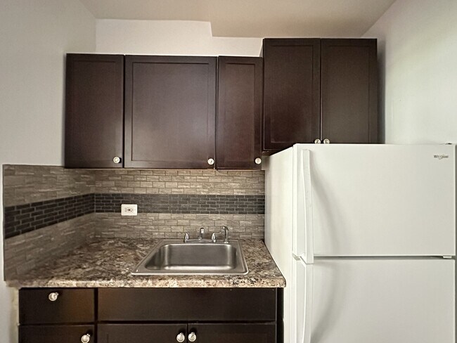 Foto del edificio - 1363 W Estes Ave