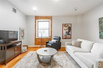 Building Photo - 347 Varick St
