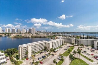 Building Photo - 18021 Biscayne Blvd