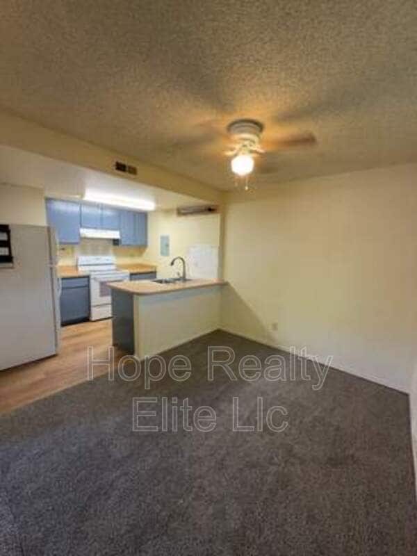 Building Photo - 2544 King Ct