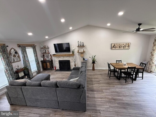 Building Photo - 305 Crosswinds Dr