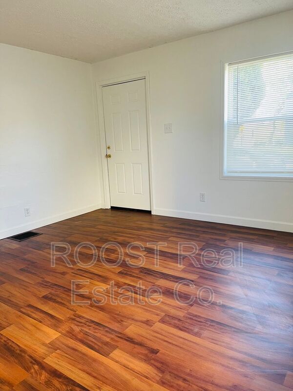 Primary Photo - 1692-1694 E Whittier St