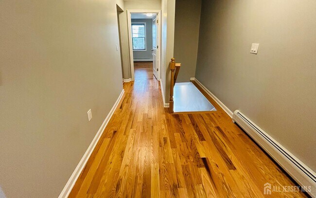 Foto del edificio - 352 Keene St