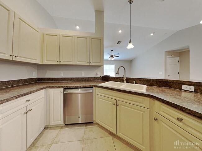 Foto del edificio - 9390 Fruitland Ave