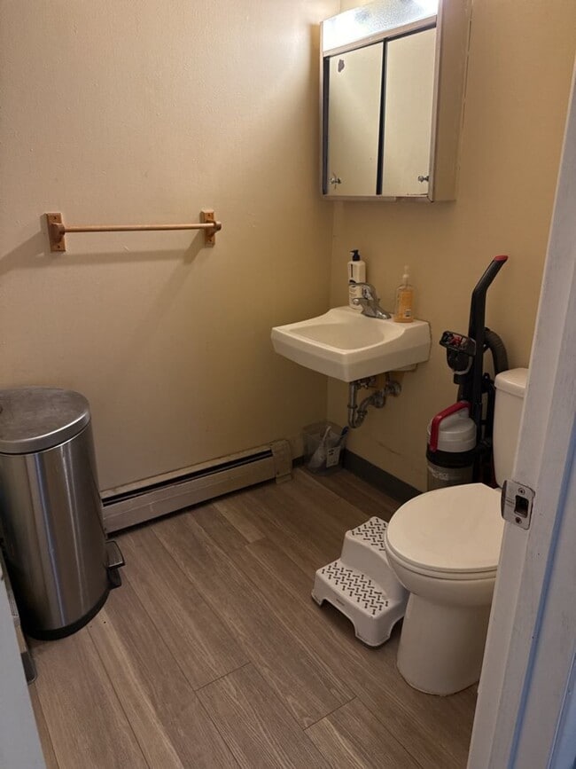 Building Photo - 2217-2217 Foothills Ct