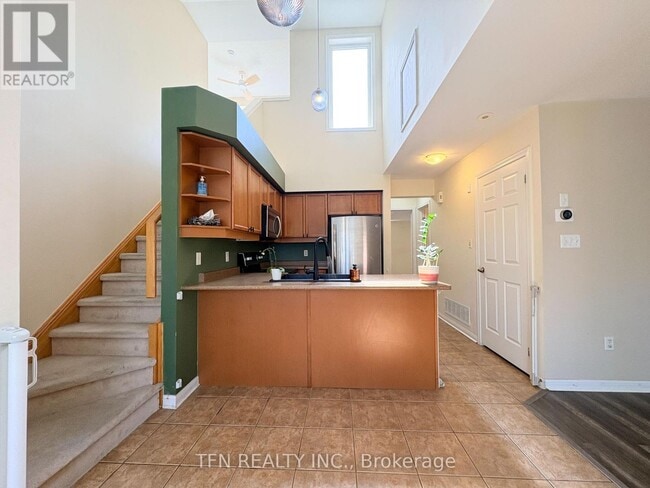 Building Photo - 588 Shoreline Dr