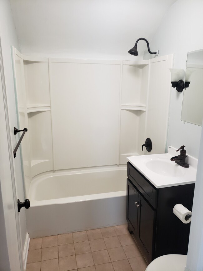 123 Kimberly Ave. Unit Upper Apt., Buffalo, NY 14220 123 Kimberly Ave