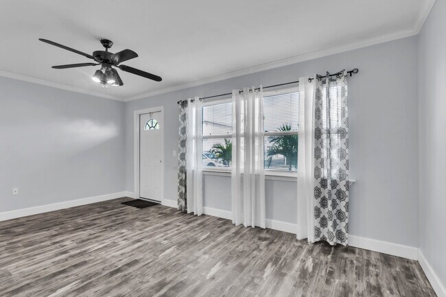 Sala de estar - 5850 18th St N