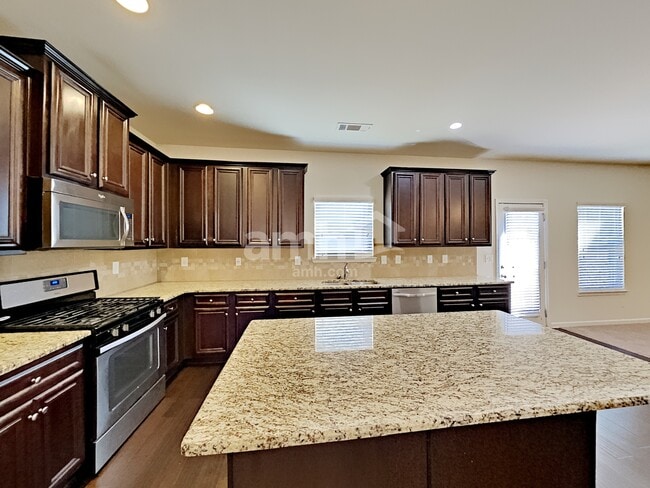 Building Photo - 185 Rosemoore Dr