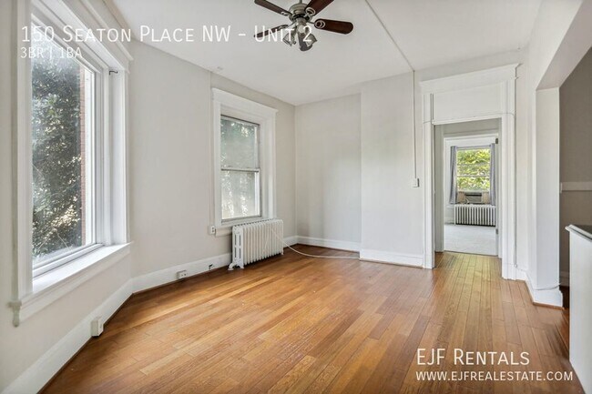 Building Photo - Unique Spacious Three Bedroom Apartment in...
