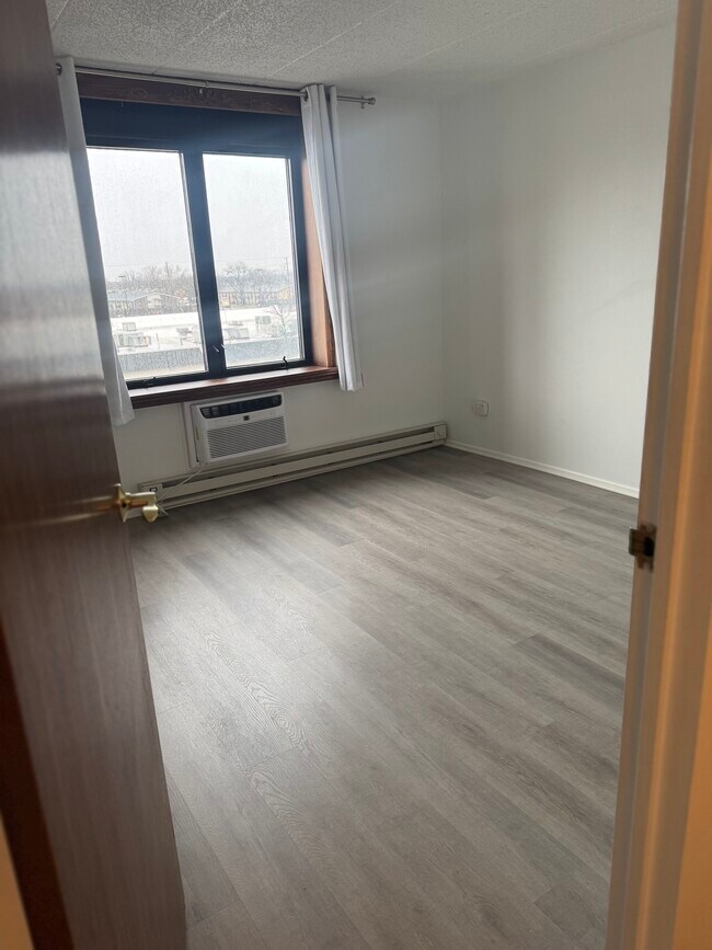 Building Photo - 9074 Terrace Dr