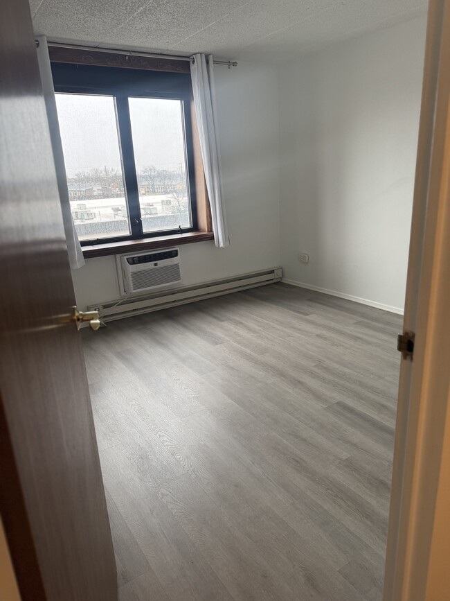 Building Photo - 9074 Terrace Dr