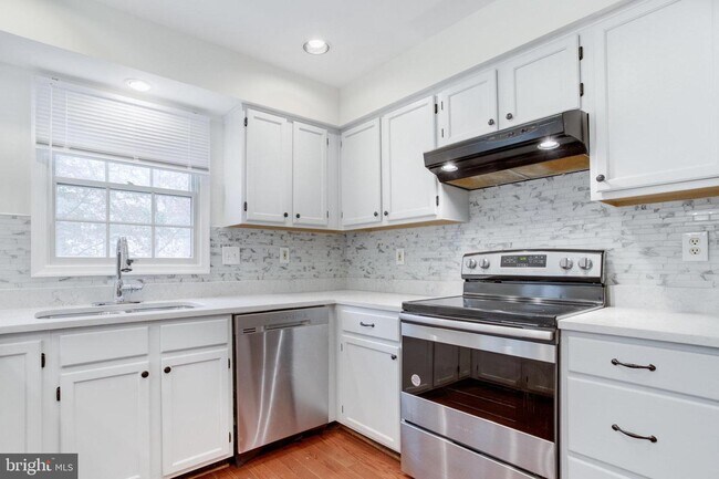 Foto del edificio - 9216 Burley Ln