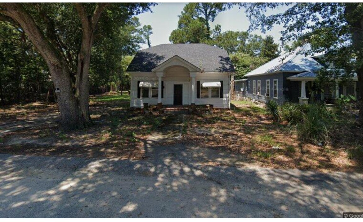 Primary Photo - 1205 Lancaster St