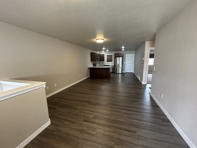 Foto del edificio - 2083 Lake Hills Dr