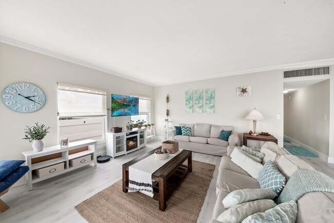 Foto del edificio - 3230 S Ocean Blvd