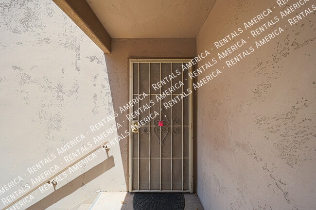 Building Photo - 5035 N 17th Ave