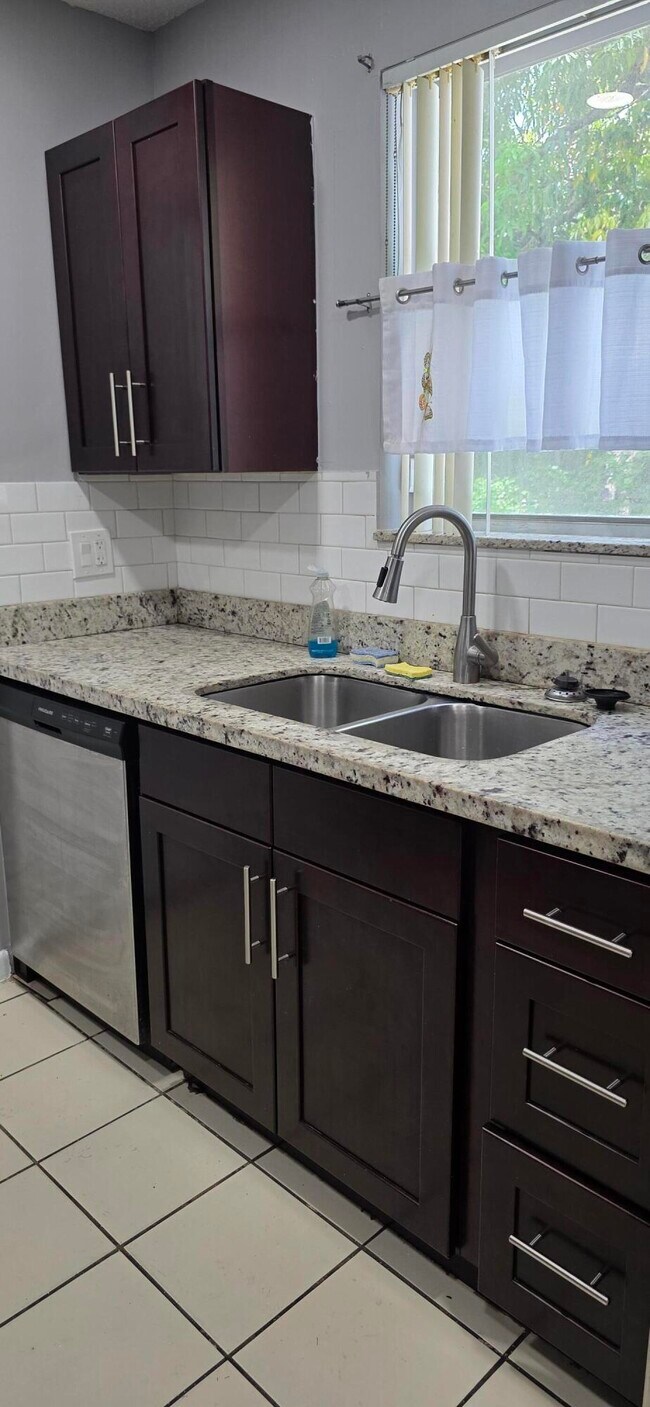 Foto del edificio - 11441 NW 41st St