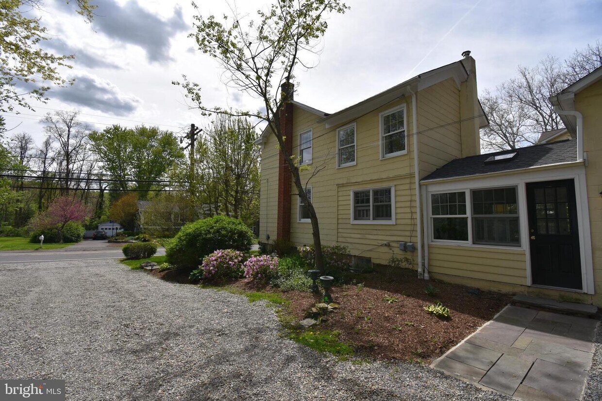 Primary Photo - 18 Risler St
