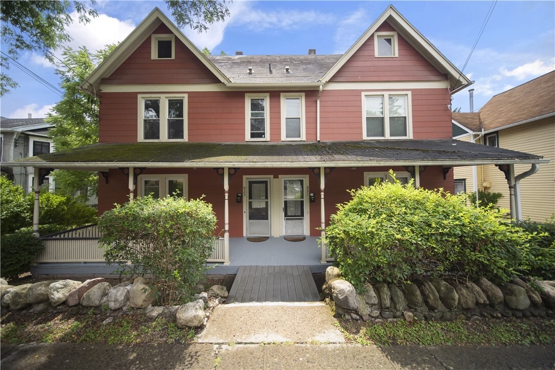 Primary Photo - 921 E State St