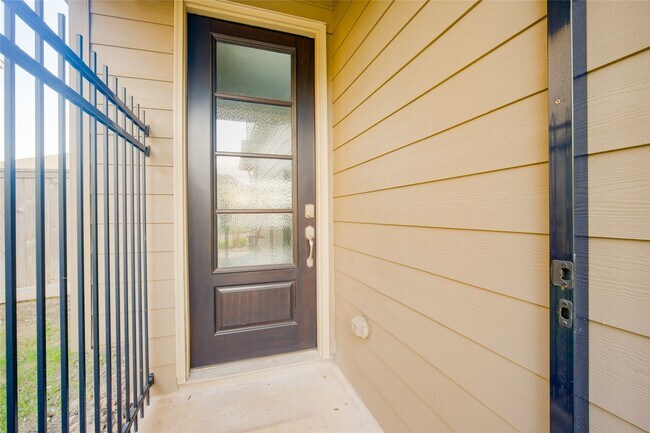 Foto del edificio - 1826 Ryon Falls Dr