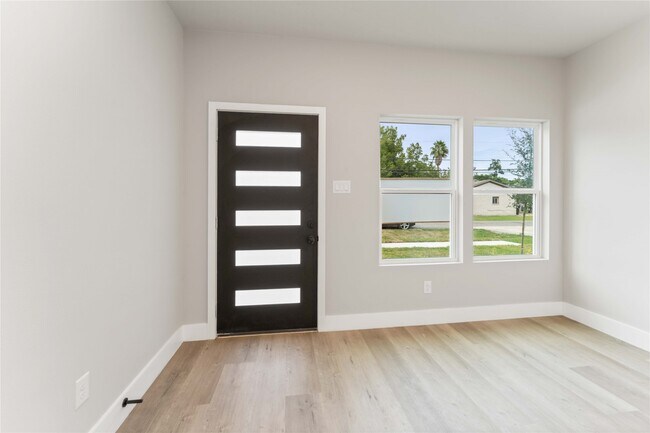 Foto del edificio - 5420 Lynnfield St