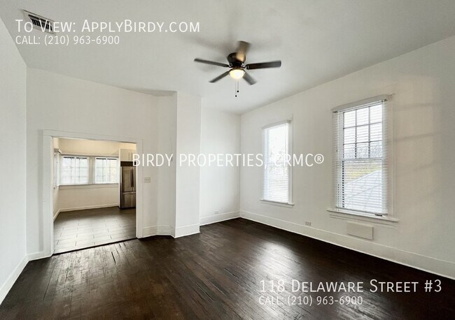 Foto del edificio - "Charming 3-Bedroom Townhouse with Hardwoo...