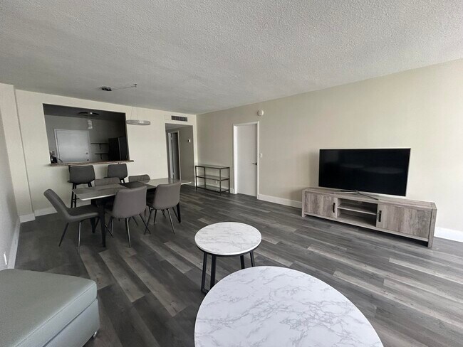 Building Photo - 3725 S Ocean Dr