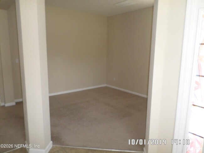 Foto del edificio - 11807 Templeton Rd