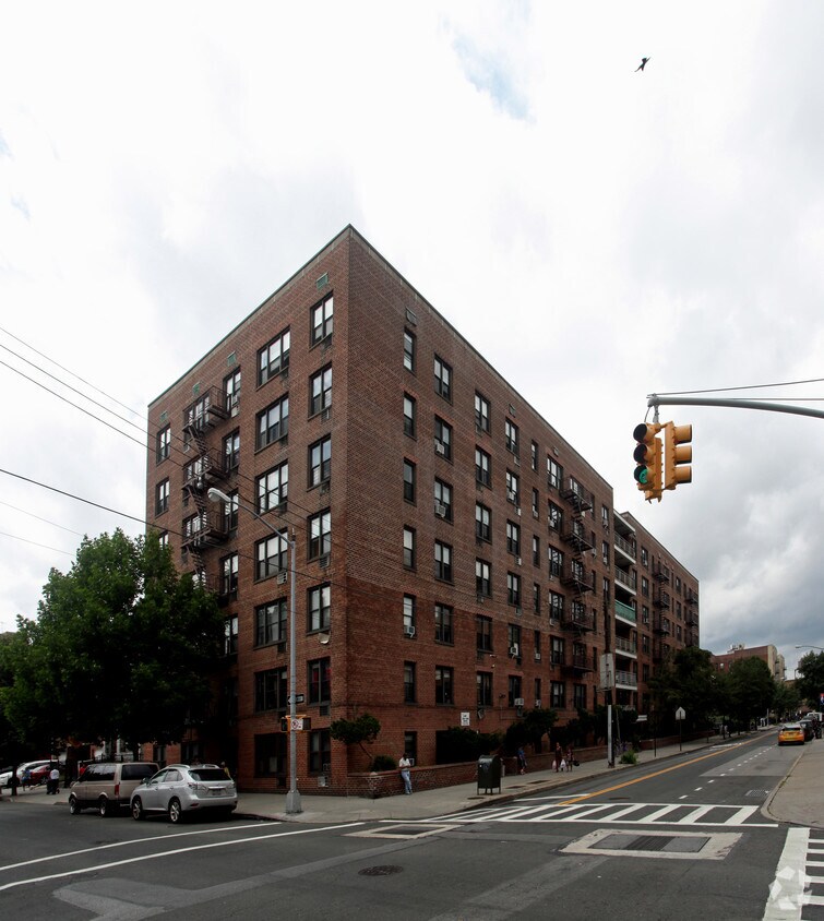 Primary Photo - 40-70 Hampton St