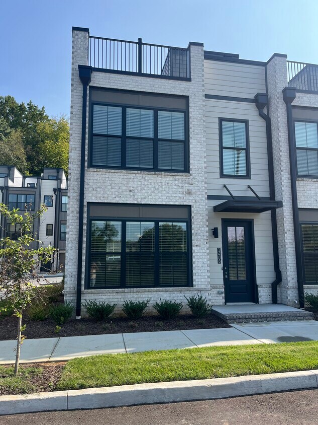 Foto principal - 1408 Island Home Ave