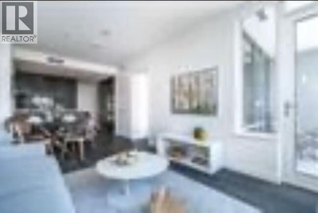 Building Photo - 7468 Lansdowne Rd