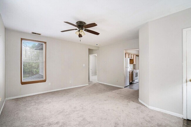 Building Photo - 612 Capital Ave NE