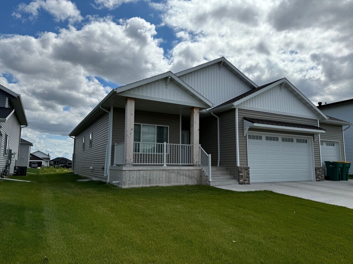 6009 Kodiak Ln, Horace, ND 58047 House Rental in Horace, ND