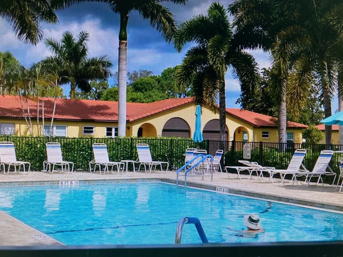 Primary Photo - 1085 Forest Lakes Dr