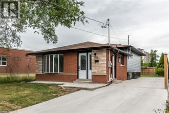 Building Photo - 34 Hollydene Pl