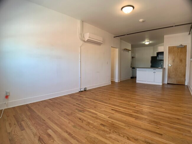 Building Photo - 224 5th St