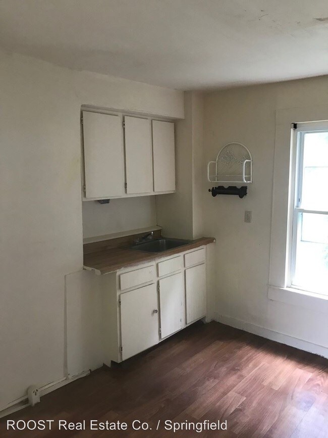 Building Photo - 2 br, 1 bath Apartment - 223 Buxton Ave