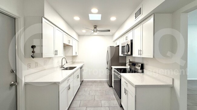 Building Photo - 13211 N Cedar Dr